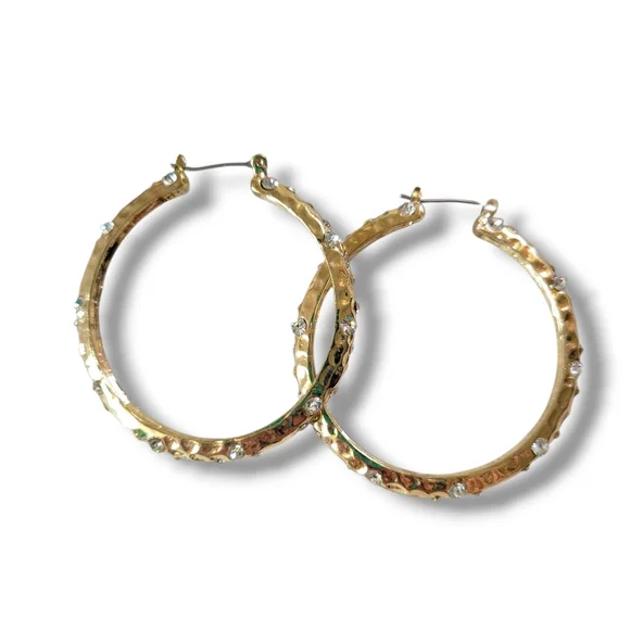 NWOT Elegant Crystal Accented Gold Tone Hammered Hoop Earrings - Picture 2 of 8